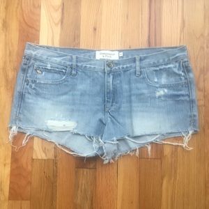 Denim shorts 👖 super comfy for summer ☀️💦